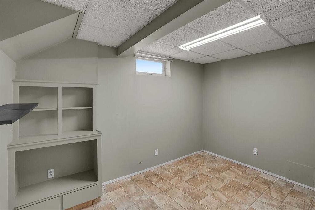 151 Midlawn Close Se, Calgary, AB