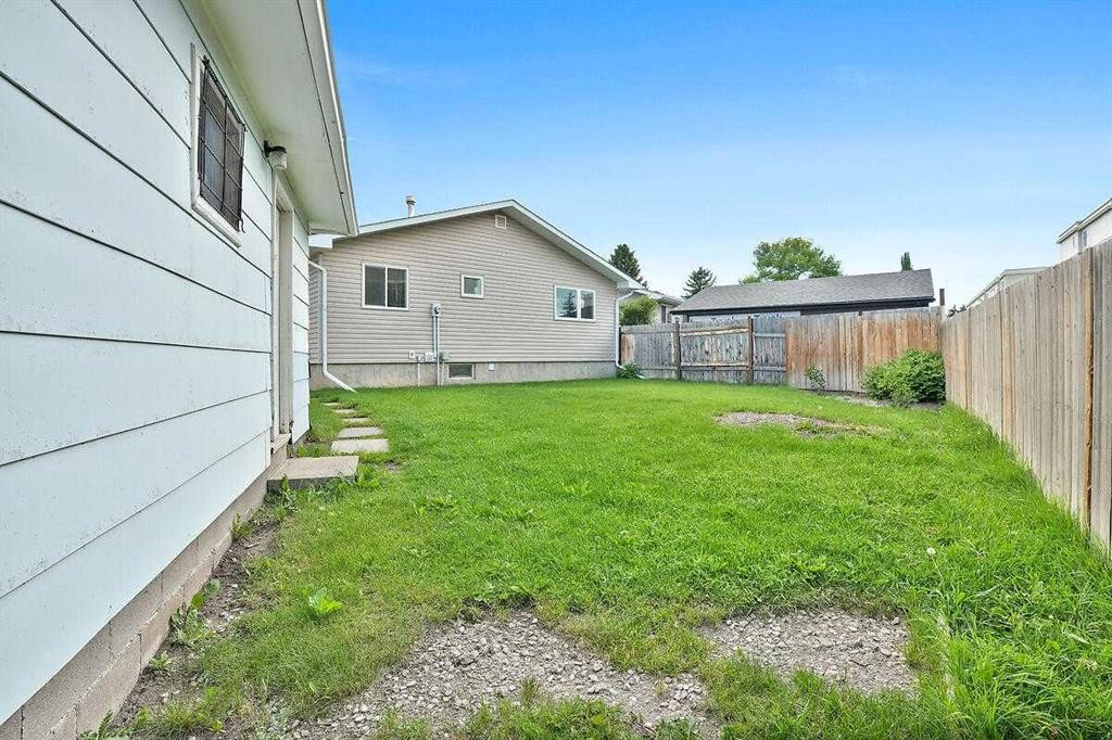 151 Midlawn Close Se, Calgary, AB