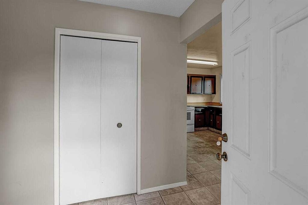 151 Midlawn Close Se, Calgary, AB
