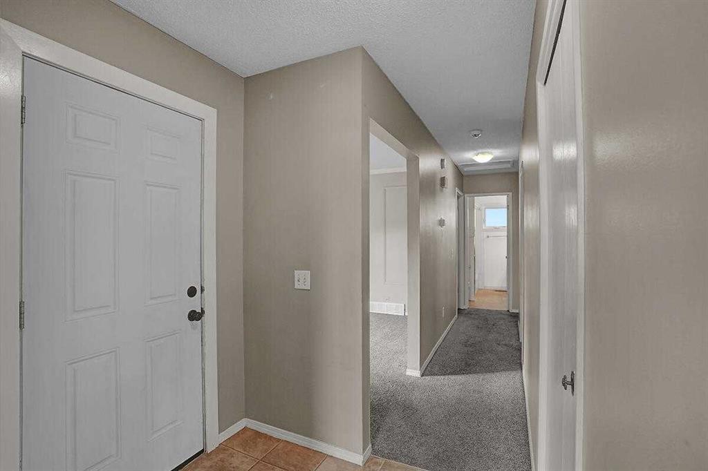 151 Midlawn Close Se, Calgary, AB