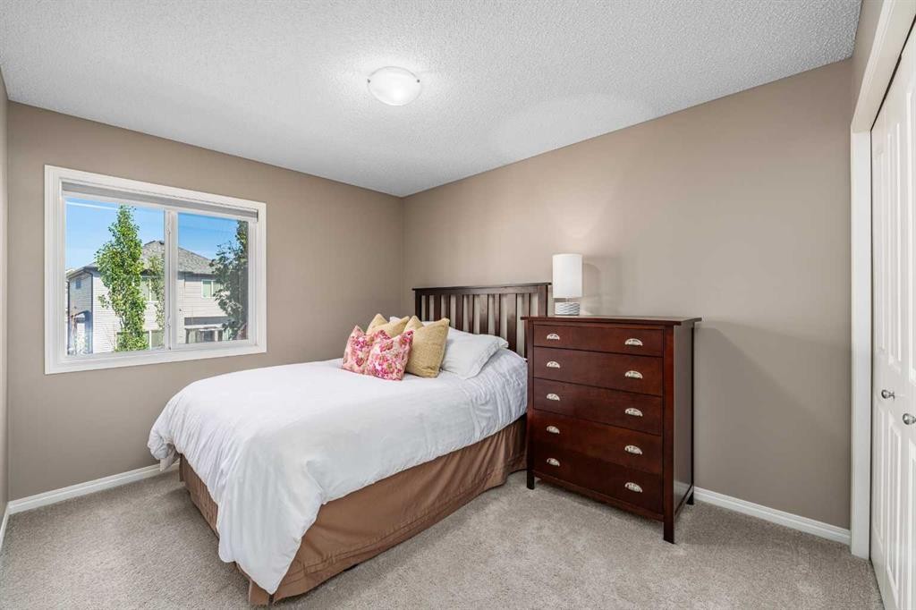 220 Copperpond Green Se, Calgary, AB - Indoor Photo Showing Bedroom