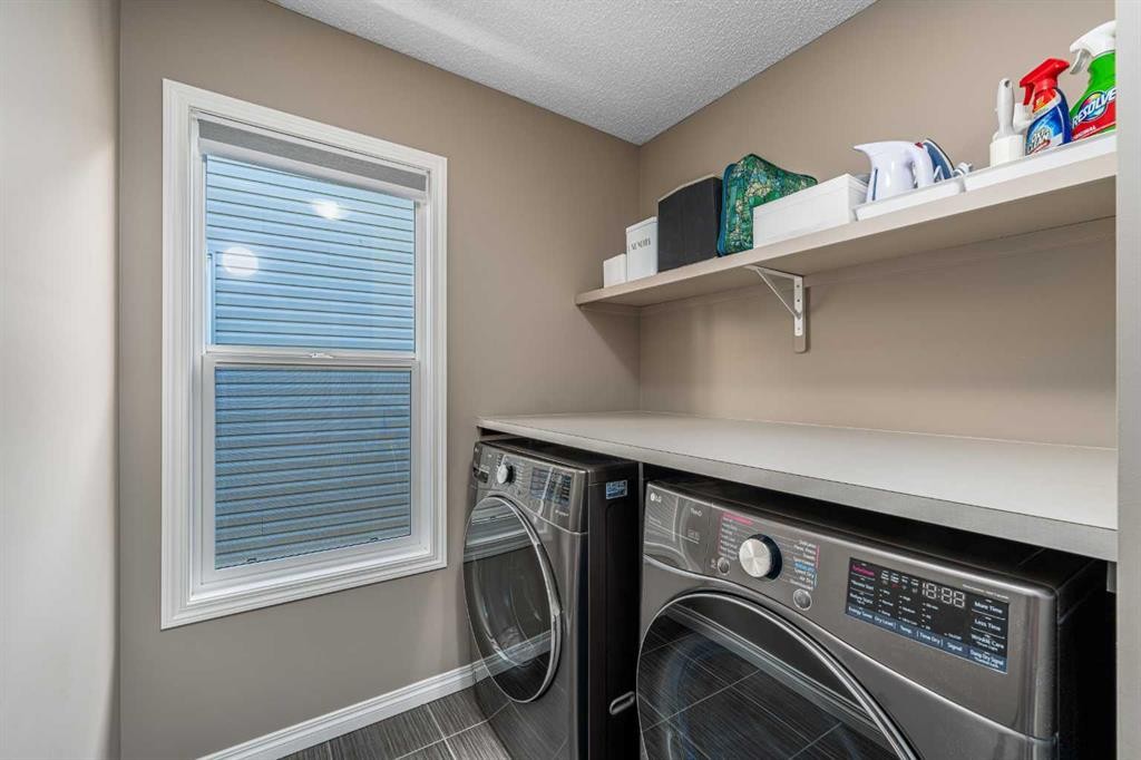 220 Copperpond Green Se, Calgary, AB - Indoor Photo Showing Laundry Room