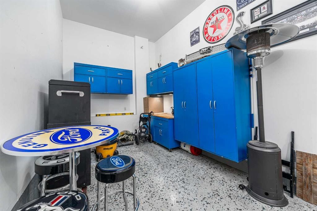 220 Copperpond Green Se, Calgary, AB - Indoor