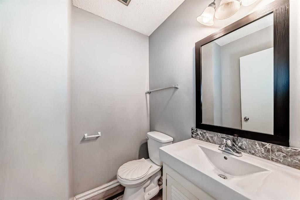 D-903 44 Street Se, Calgary, AB