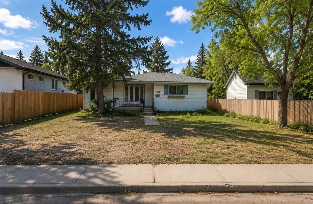 8131 44 Avenue Nw, Calgary, AB