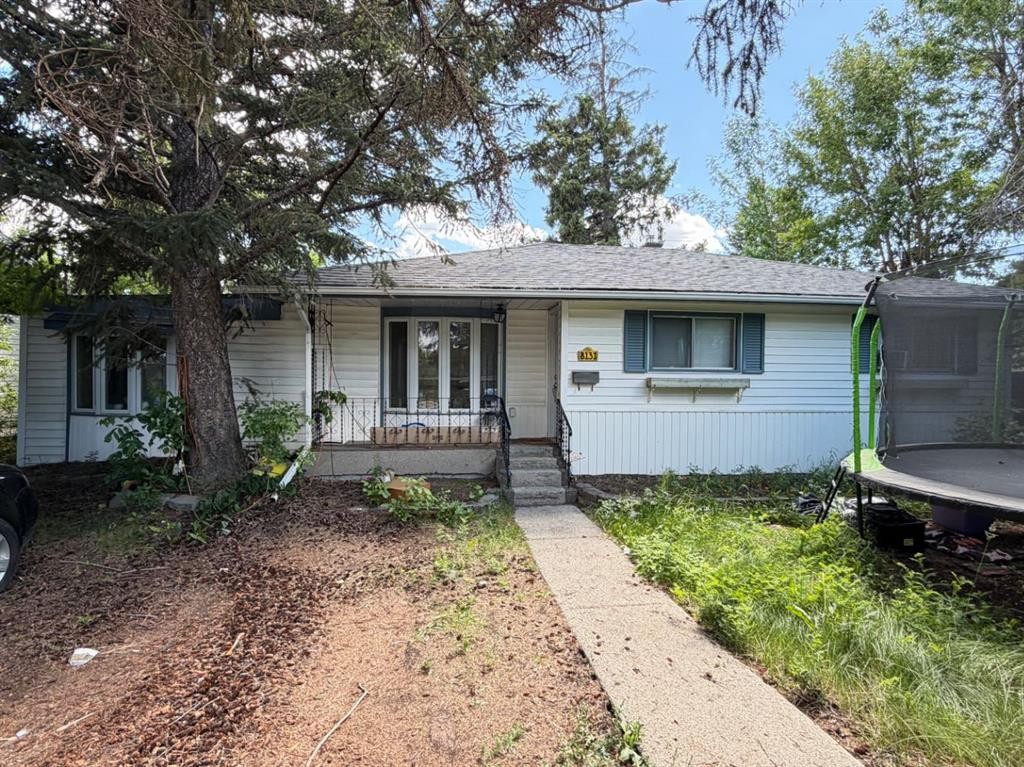 8131 44 Avenue Nw, Calgary, AB