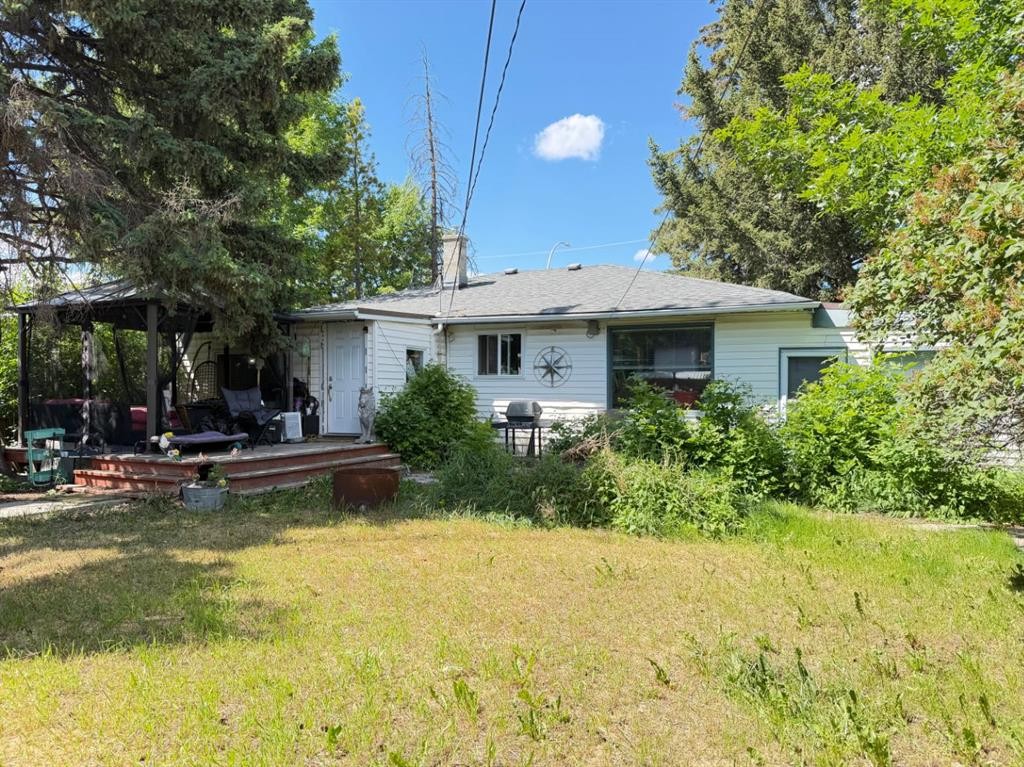 8131 44 Avenue Nw, Calgary, AB