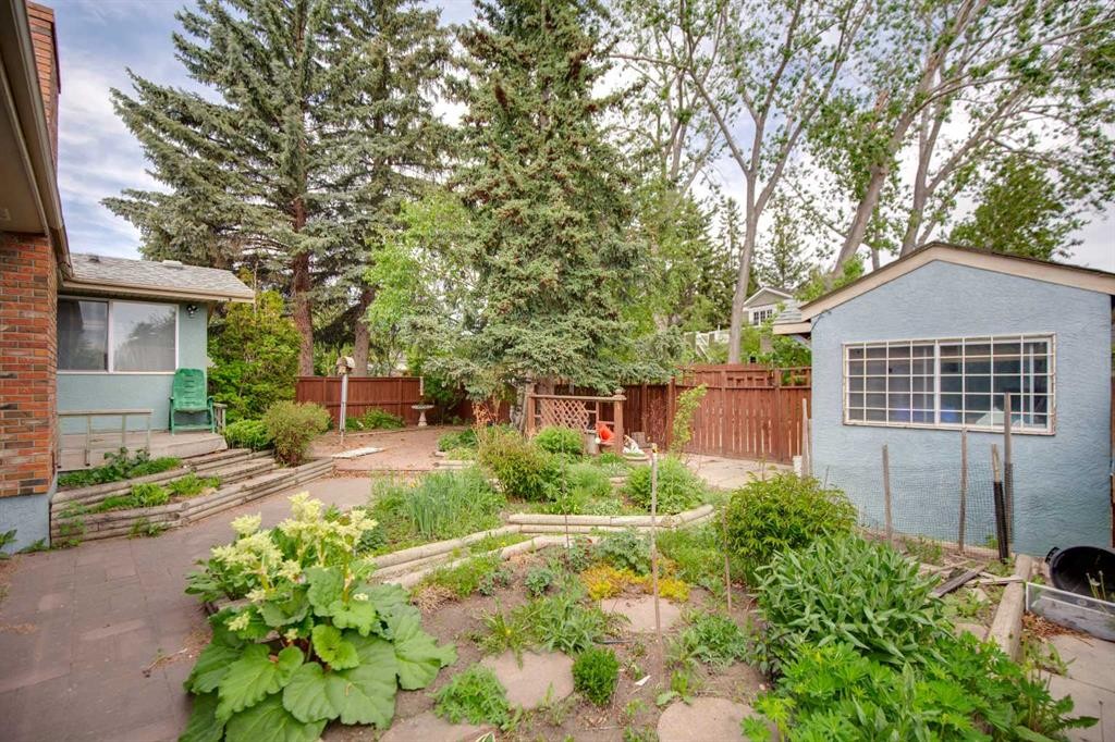 328 Norseman Road Nw, Calgary, AB