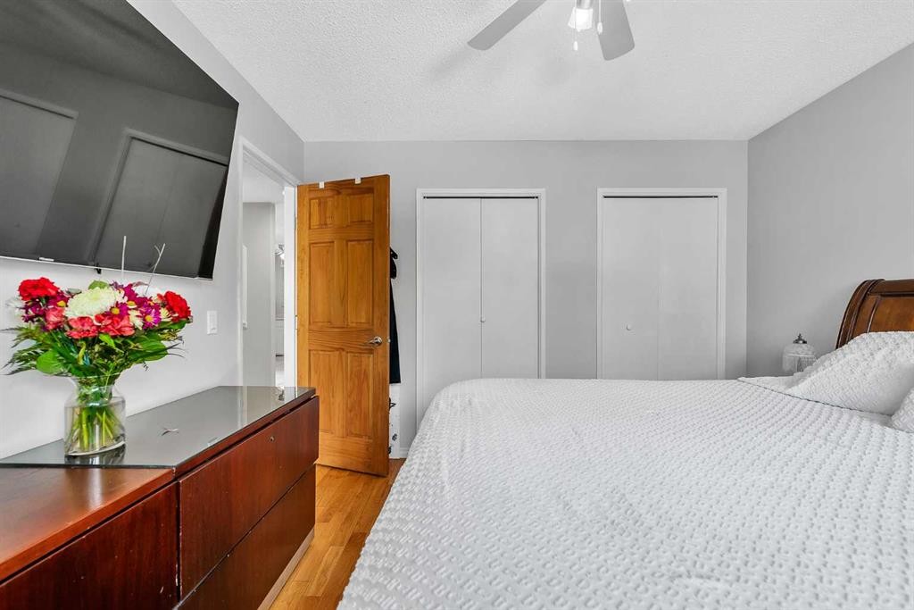 215 Erin Woods Drive Se, Calgary, AB - Indoor Photo Showing Bedroom