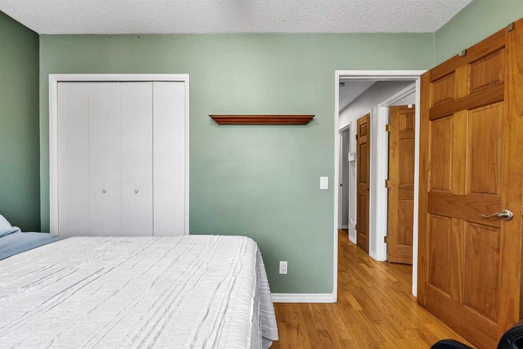 215 Erin Woods Drive Se, Calgary, AB - Indoor Photo Showing Bedroom