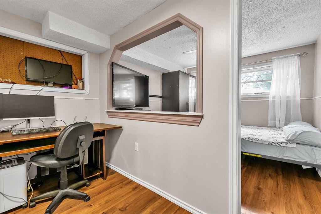 215 Erin Woods Drive Se, Calgary, AB - Indoor