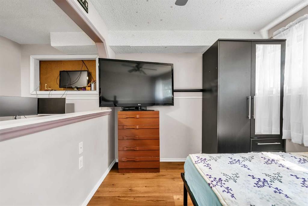215 Erin Woods Drive Se, Calgary, AB - Indoor Photo Showing Bedroom