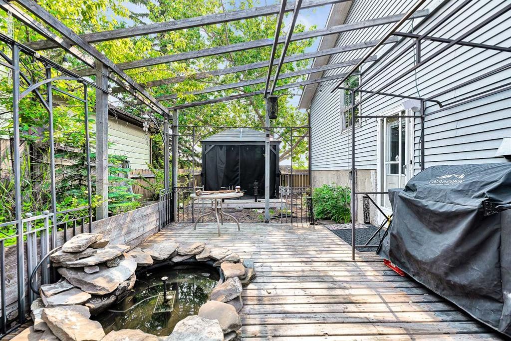 215 Erin Woods Drive Se, Calgary, AB - Outdoor With Deck Patio Veranda With Exterior