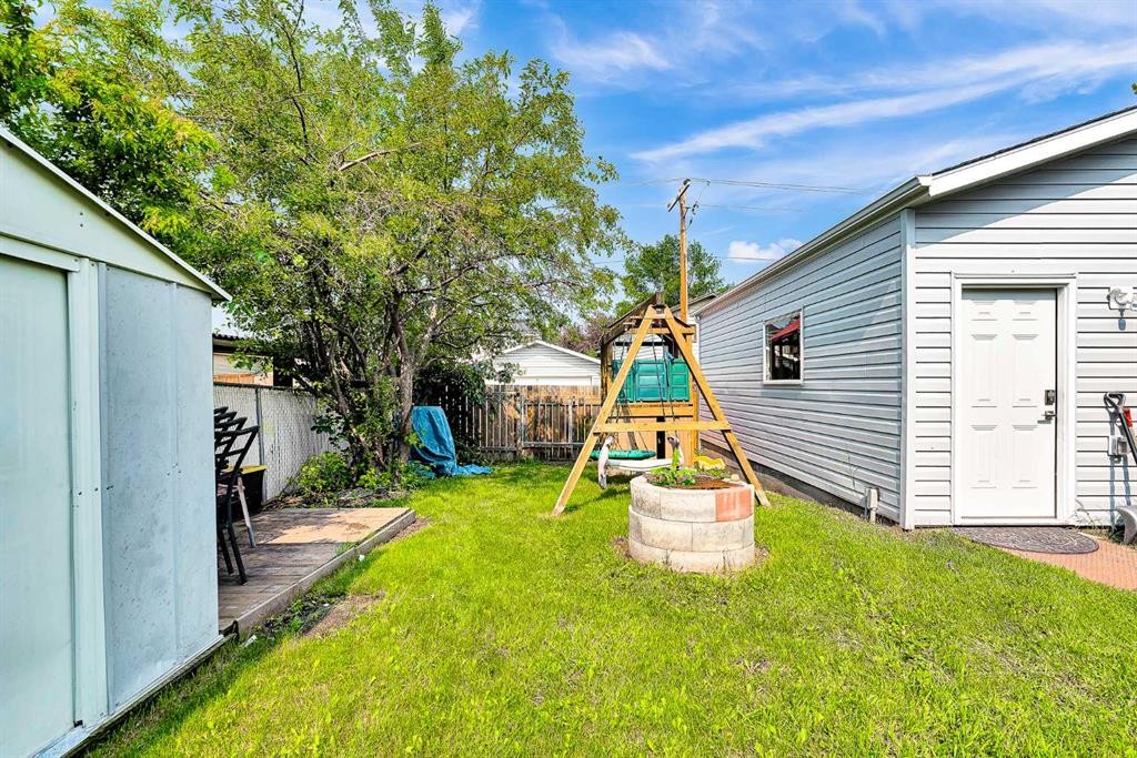 215 Erin Woods Drive Se, Calgary, AB - Outdoor
