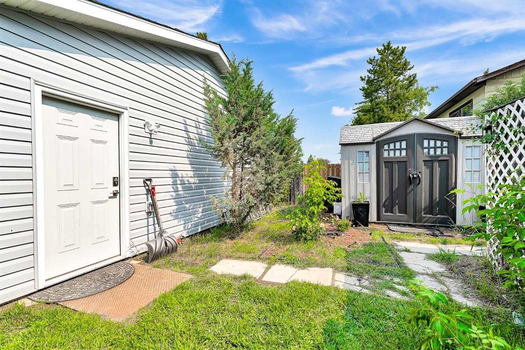 215 Erin Woods Drive Se, Calgary, AB - Outdoor