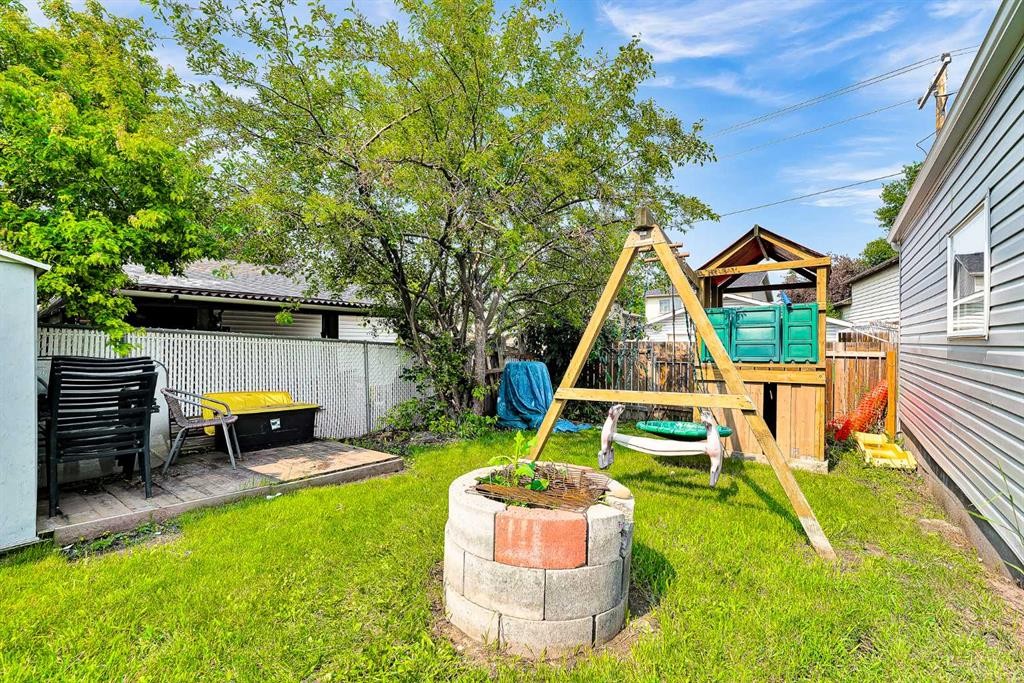 215 Erin Woods Drive Se, Calgary, AB - Outdoor