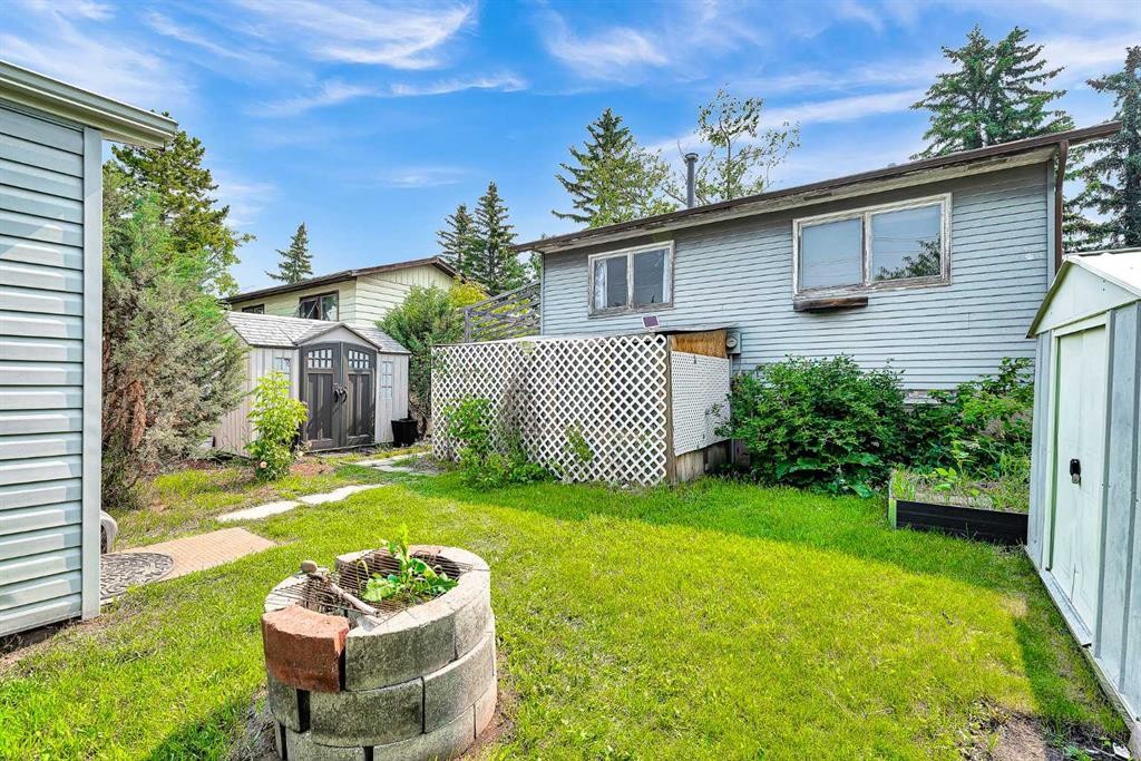 215 Erin Woods Drive Se, Calgary, AB - Outdoor With Exterior