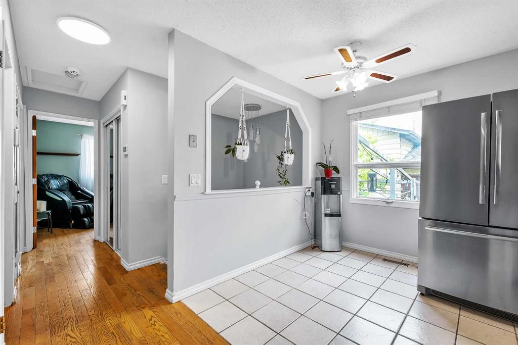 215 Erin Woods Drive Se, Calgary, AB - Indoor Photo Showing Other Room