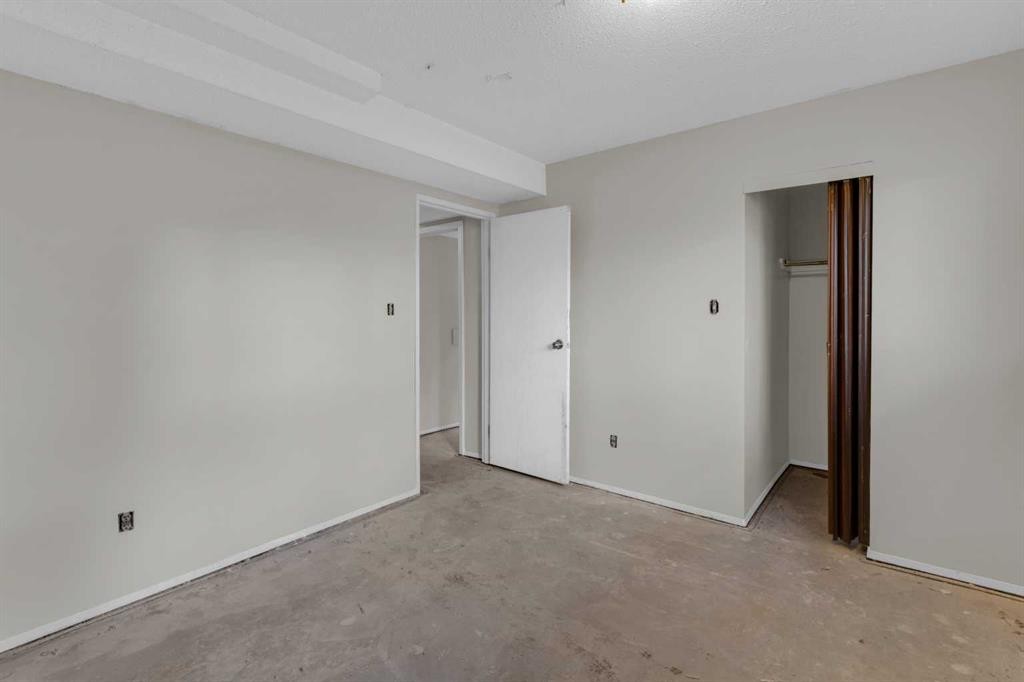 4347 70 Street Nw, Calgary, AB
