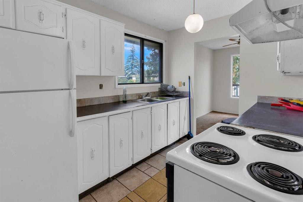 4347 70 Street Nw, Calgary, AB