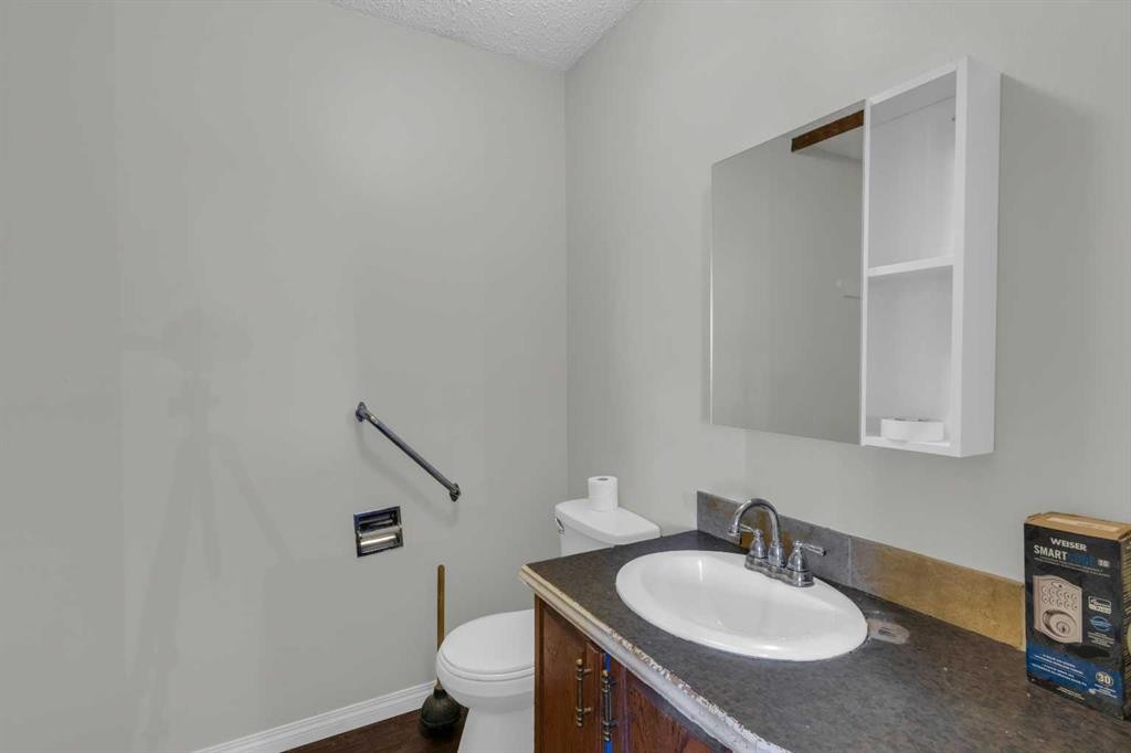 4347 70 Street Nw, Calgary, AB