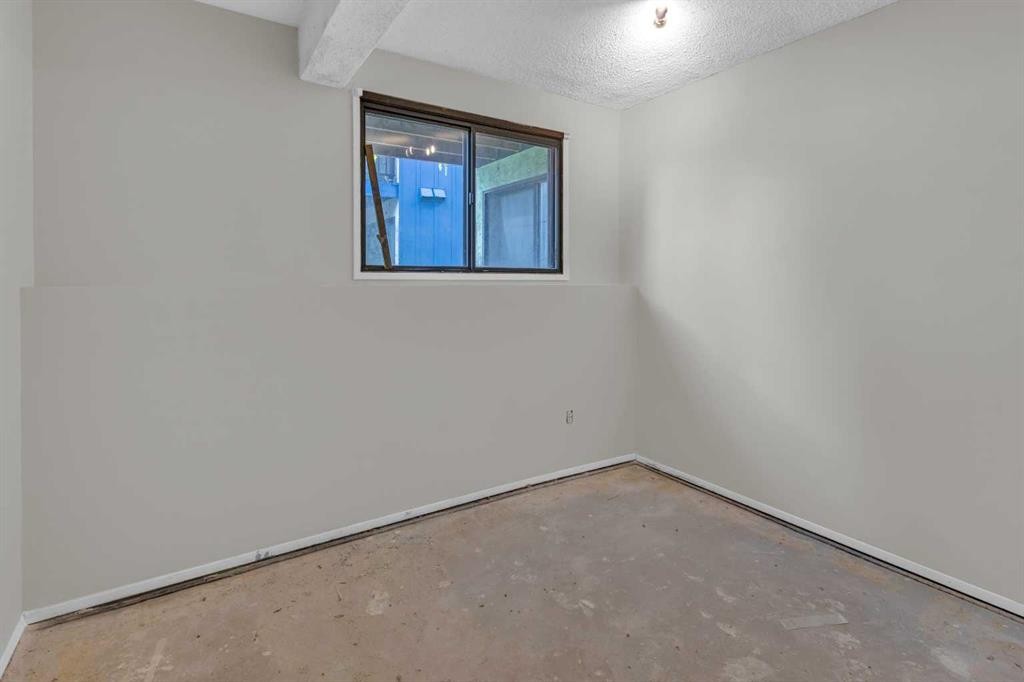 4347 70 Street Nw, Calgary, AB
