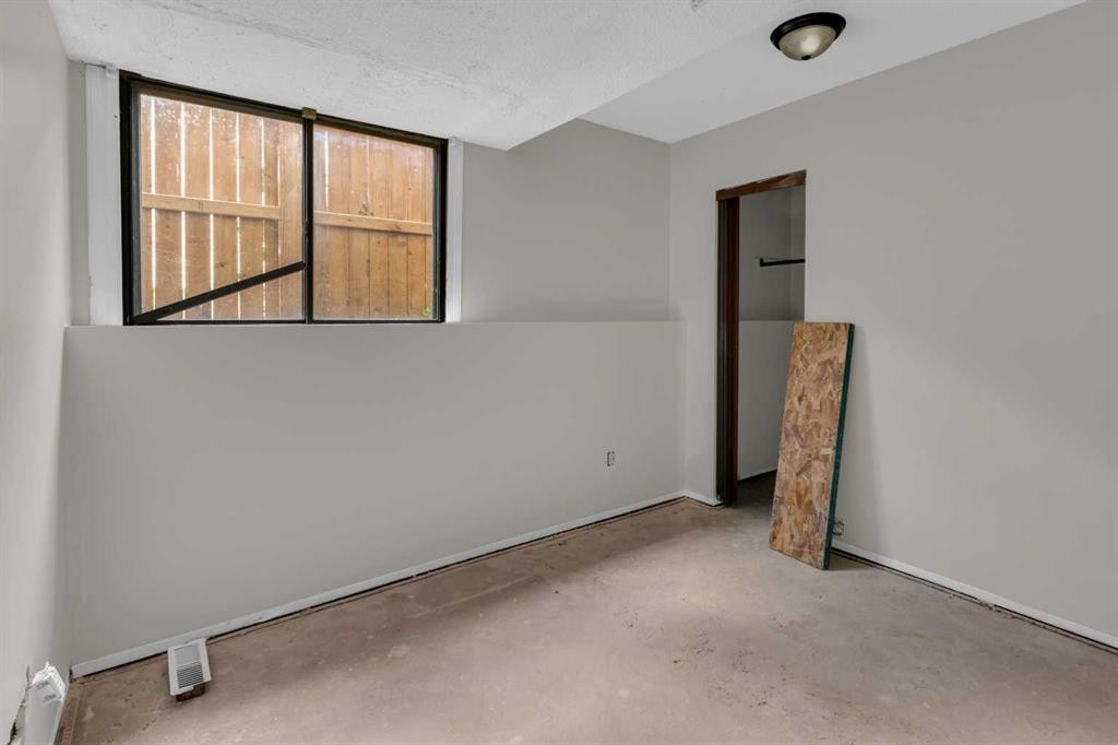 4347 70 Street Nw, Calgary, AB