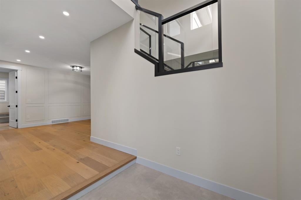 39 South Shore Road, Chestermere, AB - Indoor Photo Showing Other Room