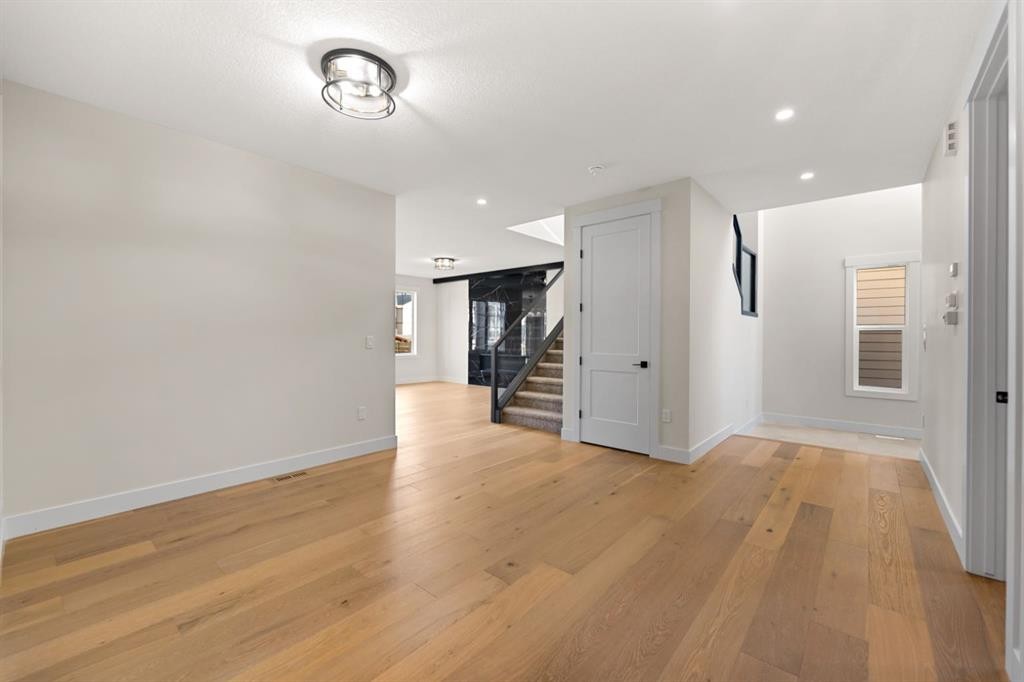 39 South Shore Road, Chestermere, AB - Indoor Photo Showing Other Room