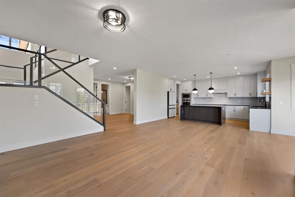 39 South Shore Road, Chestermere, AB - Indoor Photo Showing Kitchen