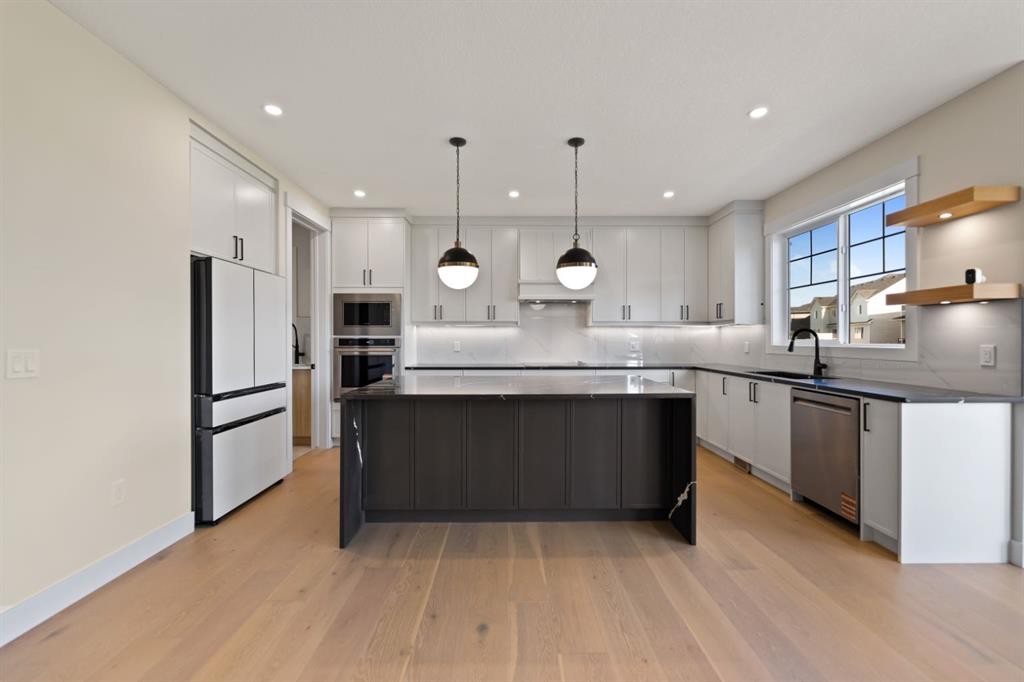 39 South Shore Road, Chestermere, AB - Indoor Photo Showing Kitchen With Upgraded Kitchen