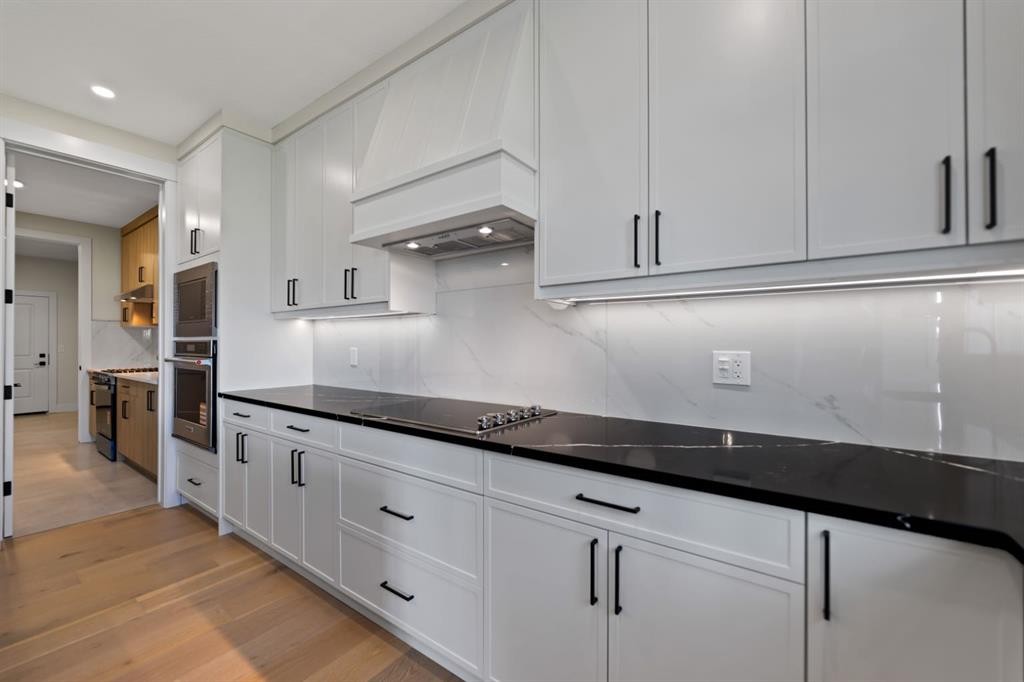 39 South Shore Road, Chestermere, AB - Indoor Photo Showing Kitchen