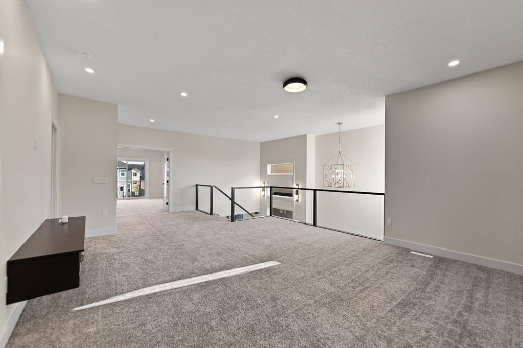 39 South Shore Road, Chestermere, AB - Indoor Photo Showing Other Room