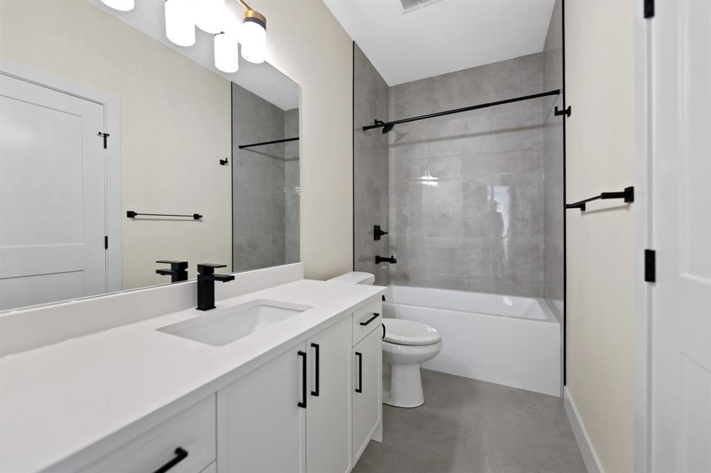 39 South Shore Road, Chestermere, AB - Indoor Photo Showing Bathroom