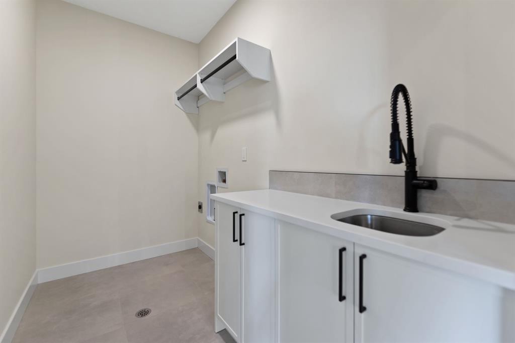 39 South Shore Road, Chestermere, AB - Indoor