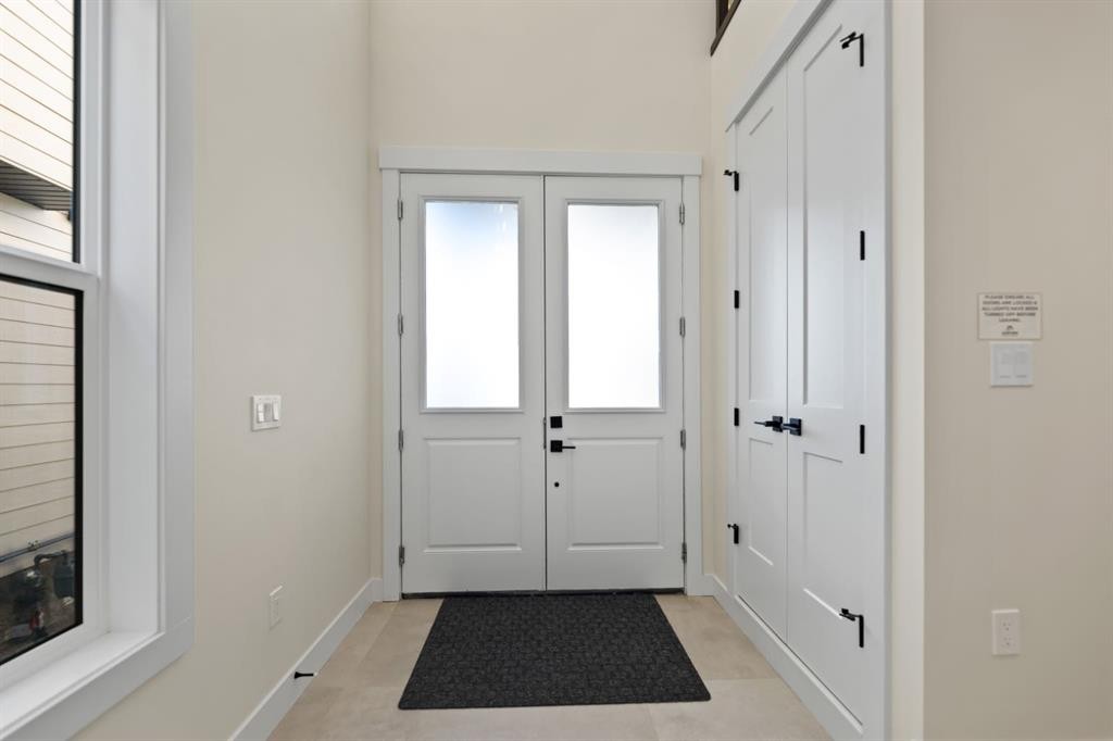 39 South Shore Road, Chestermere, AB - Indoor Photo Showing Other Room