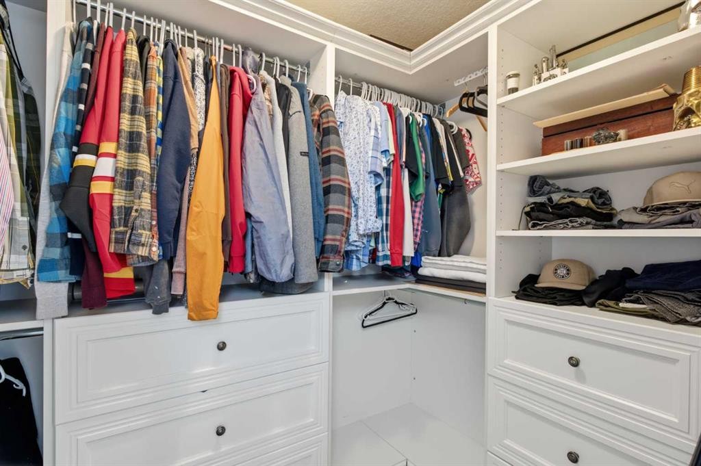 117 Auburn Glen Drive Se, Calgary, AB - Indoor With Storage
