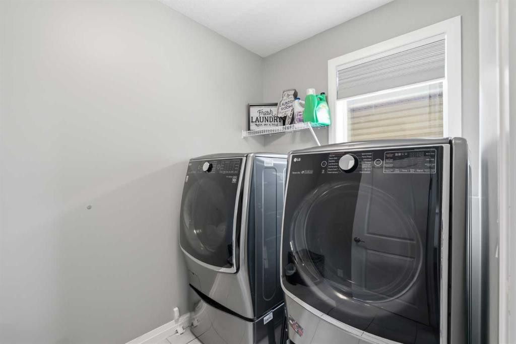 117 Auburn Glen Drive Se, Calgary, AB - Indoor Photo Showing Laundry Room