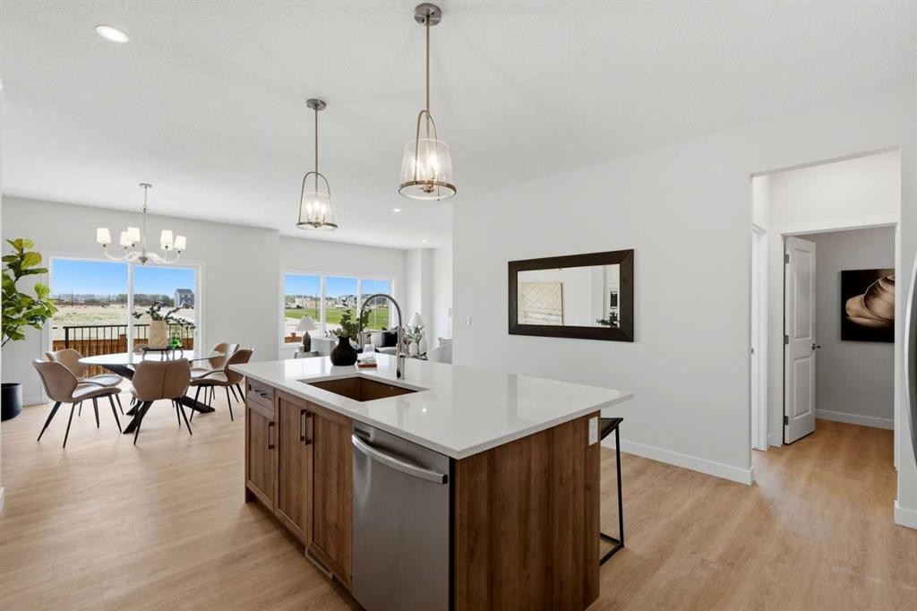 7 Verdure Gate Sw, Calgary, AB - Indoor Photo Showing Kitchen