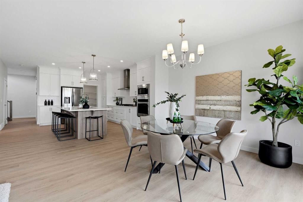 7 Verdure Gate Sw, Calgary, AB - Indoor Photo Showing Dining Room