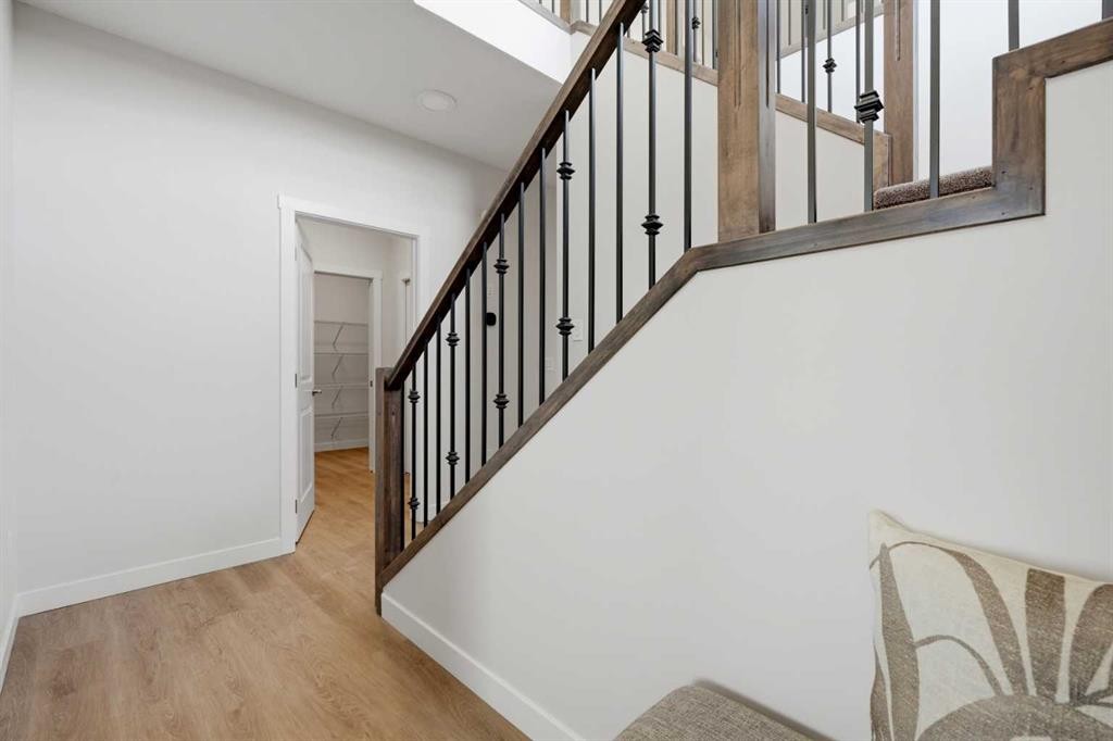 7 Verdure Gate Sw, Calgary, AB - Indoor Photo Showing Other Room