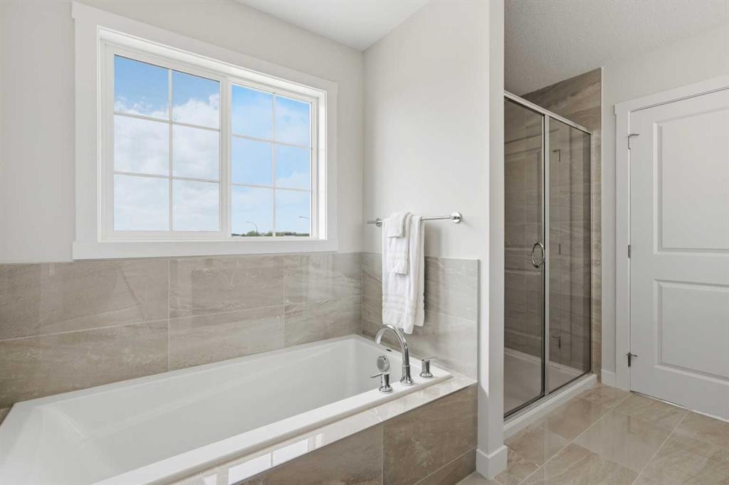 7 Verdure Gate Sw, Calgary, AB - Indoor Photo Showing Bathroom