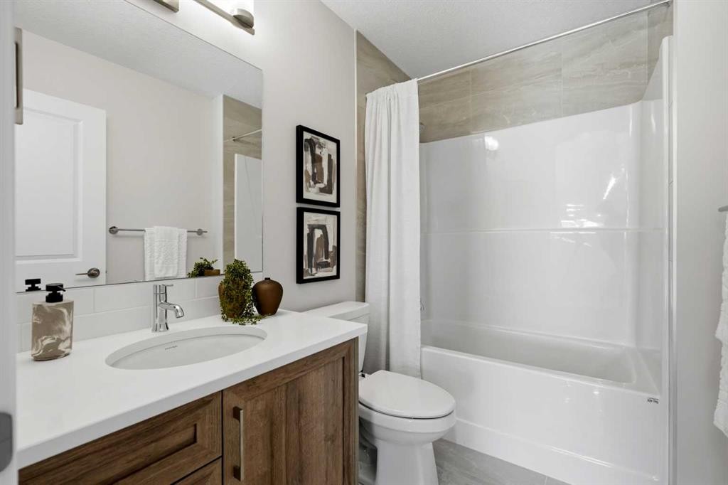 7 Verdure Gate Sw, Calgary, AB - Indoor Photo Showing Bathroom
