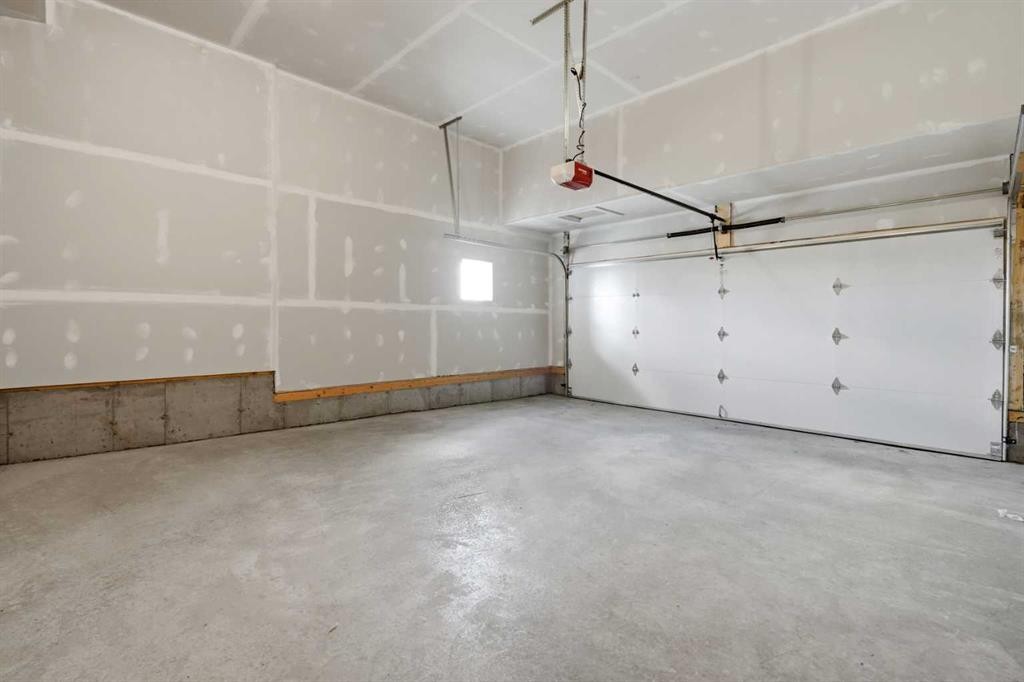 7 Verdure Gate Sw, Calgary, AB - Indoor Photo Showing Garage