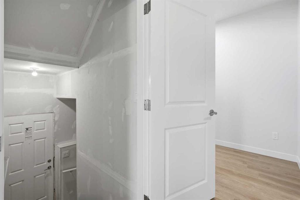 7 Verdure Gate Sw, Calgary, AB - Indoor Photo Showing Other Room