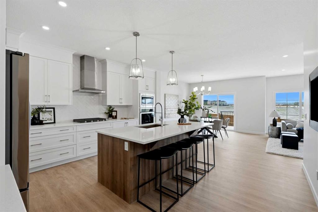 7 Verdure Gate Sw, Calgary, AB - Indoor Photo Showing Kitchen With Upgraded Kitchen
