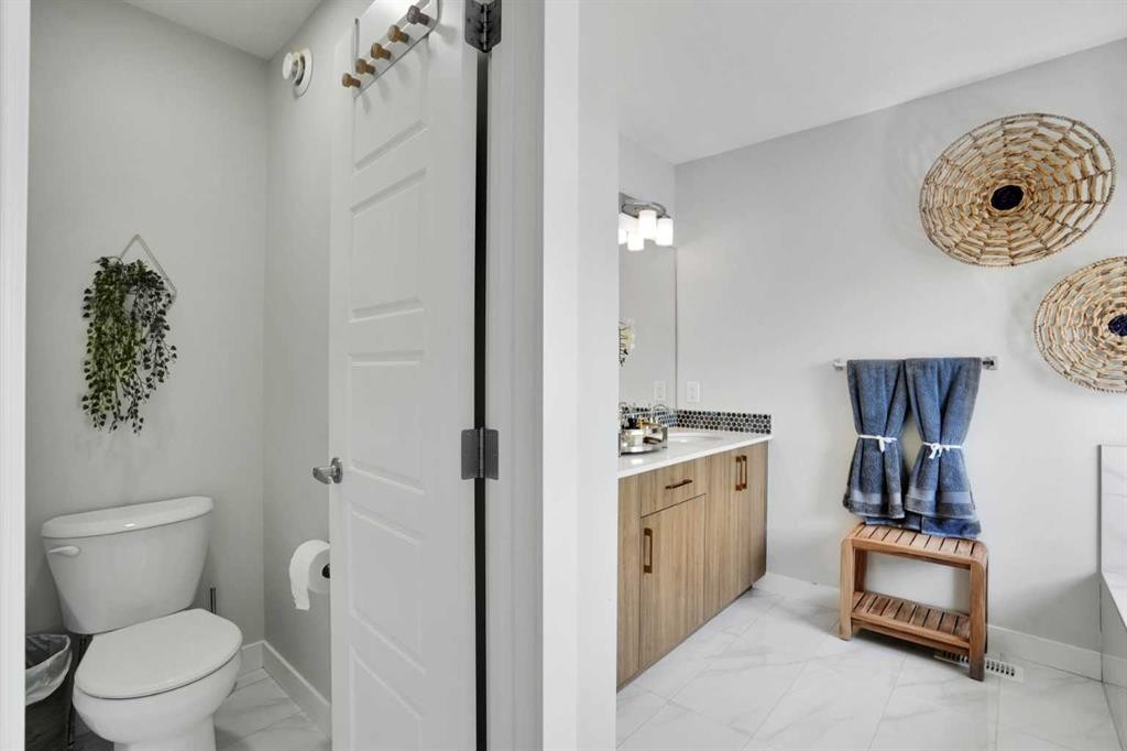 106 Amblehurst Way Nw, Calgary, AB