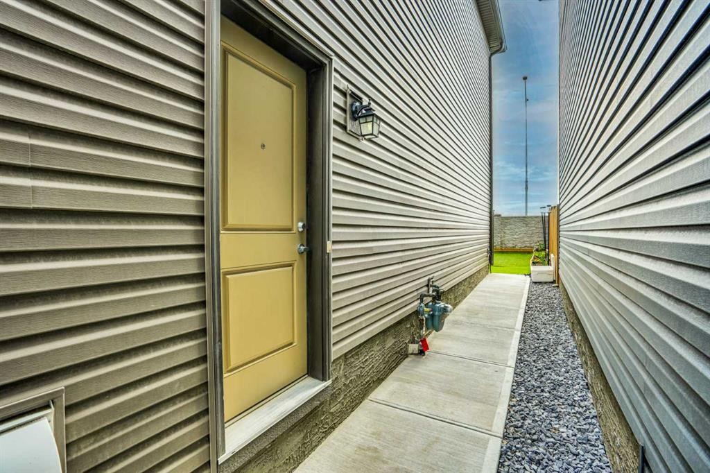 106 Amblehurst Way Nw, Calgary, AB