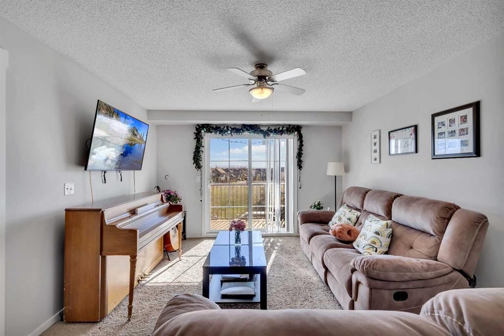 5312-755 Copperpond Boulevard Se, Calgary, AB - Indoor Photo Showing Living Room