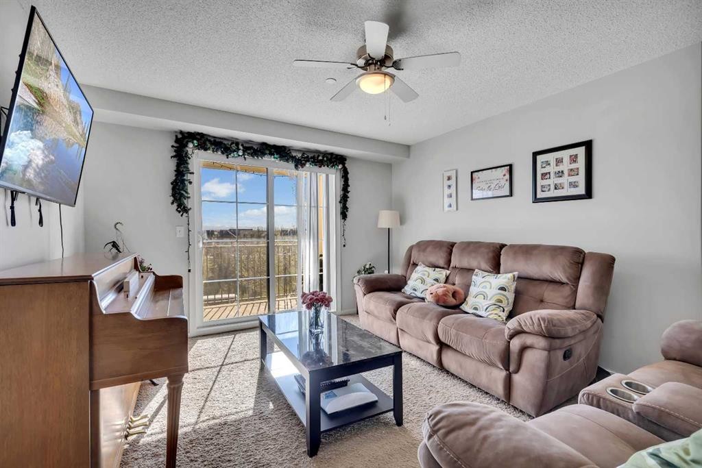 5312-755 Copperpond Boulevard Se, Calgary, AB - Indoor Photo Showing Living Room